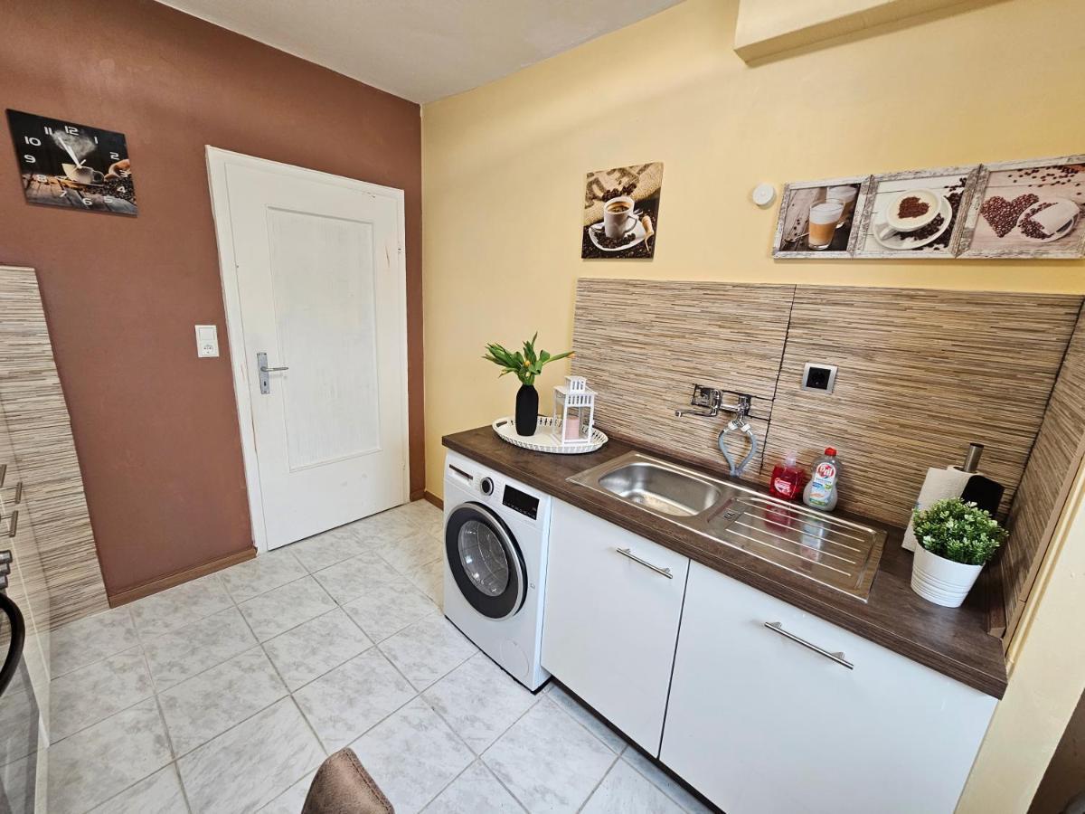 Exklusives Erdgeschoss-apartment: Zentrale Lage, Highspeed-internet & Komfort Apartment *