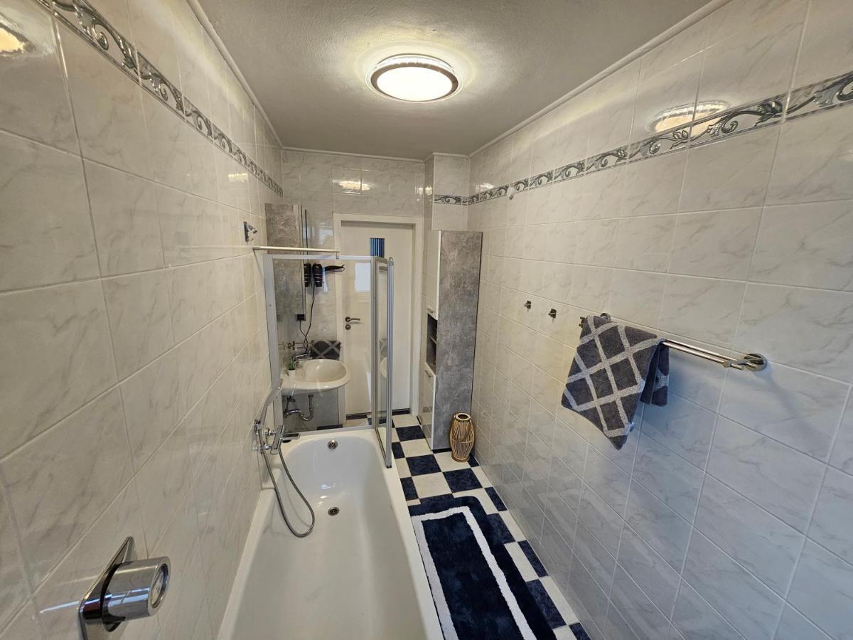 Exklusives Erdgeschoss-apartment: Zentrale Lage, Highspeed-internet & Komfort Apartment *