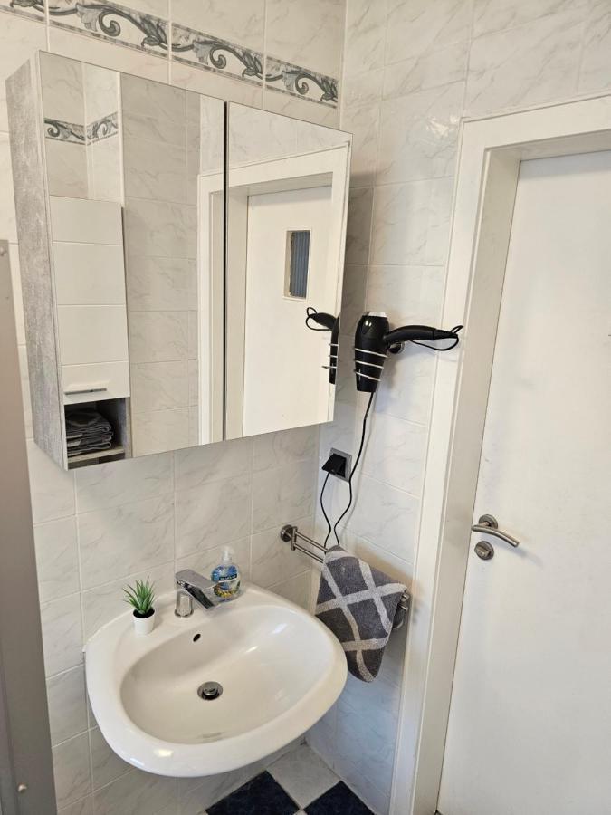 Apartment Exklusives Erdgeschoss-apartment: Zentrale Lage, Highspeed-internet & Komfort
