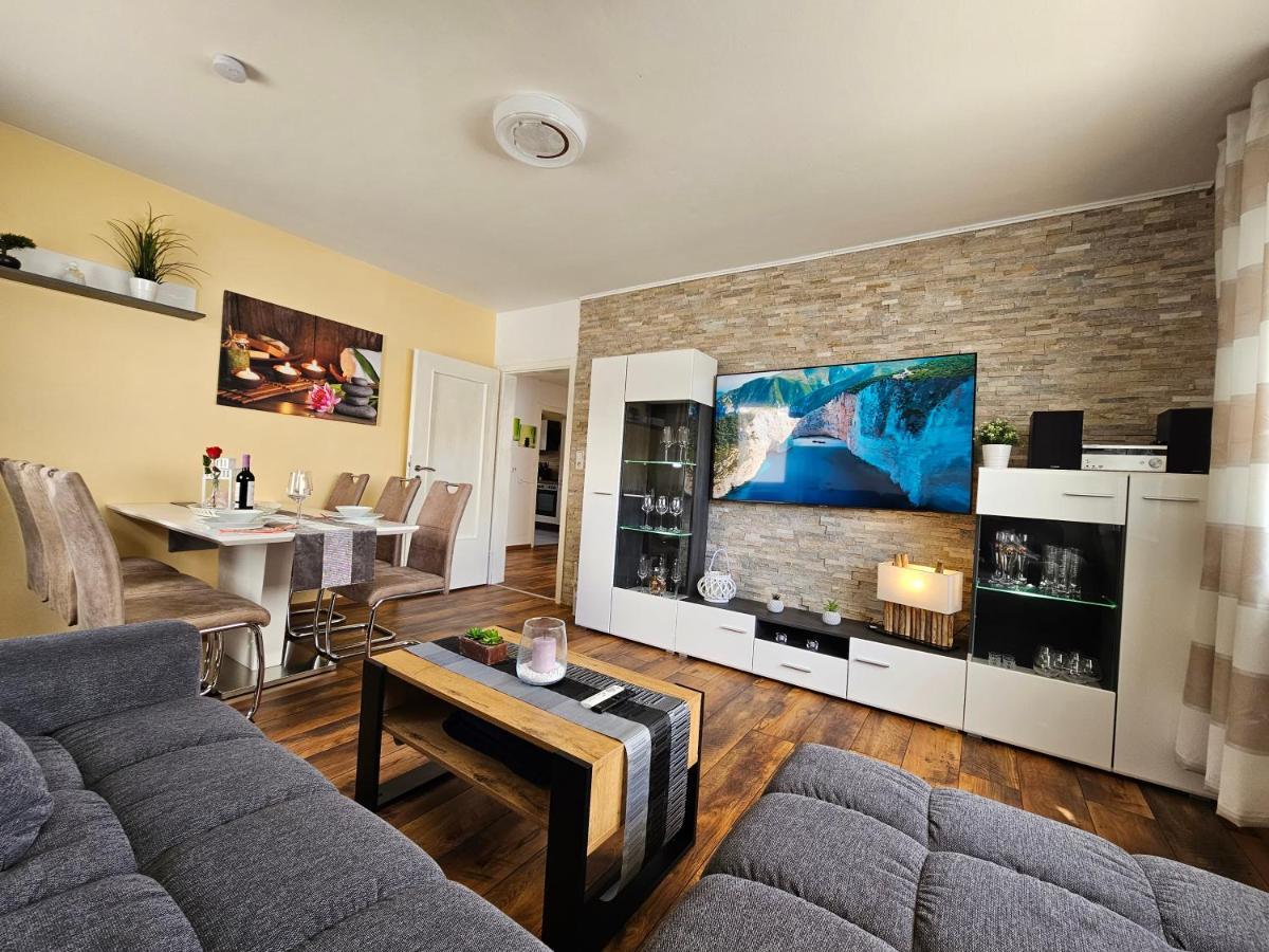 Exklusives Erdgeschoss-apartment: Zentrale Lage, Highspeed-internet & Komfort Apartment